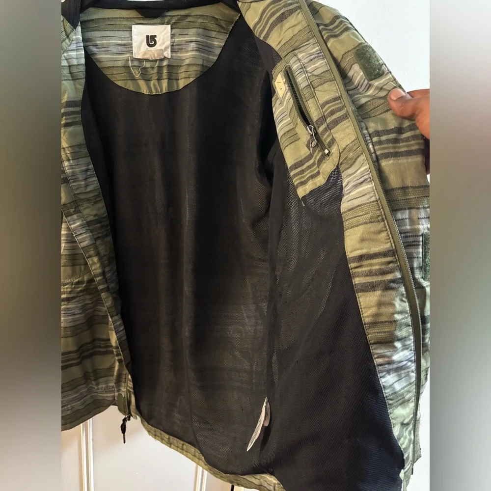 Burton lightweight snowboarding